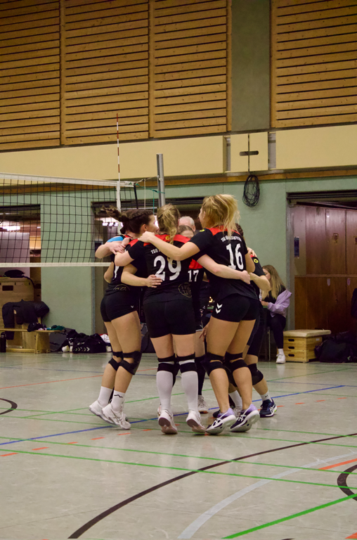 Grund zum Jubeln hatten die Volleyballerinnen der TSG Königslutter am Nikolaustag. Am Doppelspieltag konnte das Team vor heimischer Kulisse zwei Siege feiern.