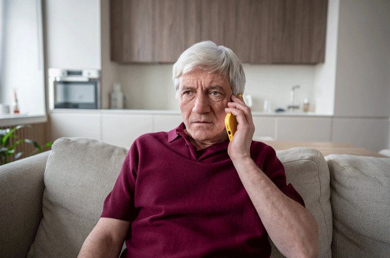 Mit einer Betrugsmasche haben Unbekannte einen 85-jährigen Mann in Schöppenstedt um rund 40.000 Euro gebracht.