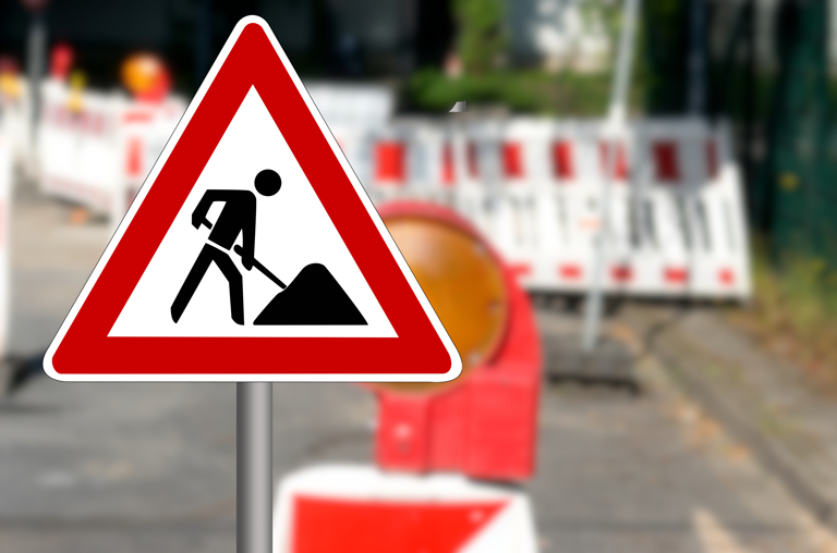 Die Stadt Wolfenbüttel saniert ab dem 9. März 2026 einen defekten Straßenablauf in der Grauhofstraße. Der ÖPNV wird umgeleitet.