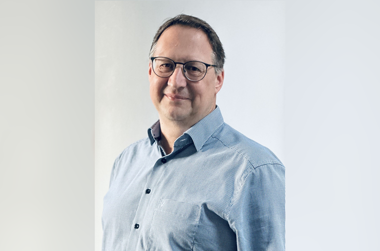 Stephan Grenz kandidiert für die SPD zur Samtgemeindebürgermeisterwahl 2026, um die Verwaltung effizienter zu gestalten.