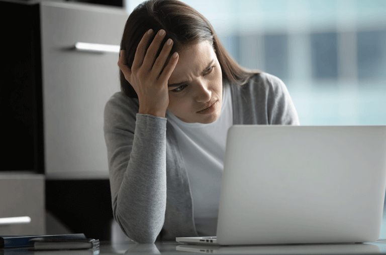 Betrüger haben es vermehrt auf Menschen abgesehen, die eine neue Arbeit suchen. Sogenannte "Job-Scammer" haben aber keine Stelle zu bieten.