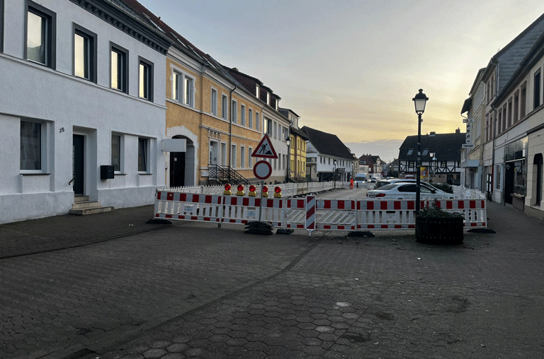 Ein gutes Stück der unteren Niedernstraße in Schöningen ist wegen einer Baustelle wieder gesperrt. Die Verkehrsführung ändert sich.