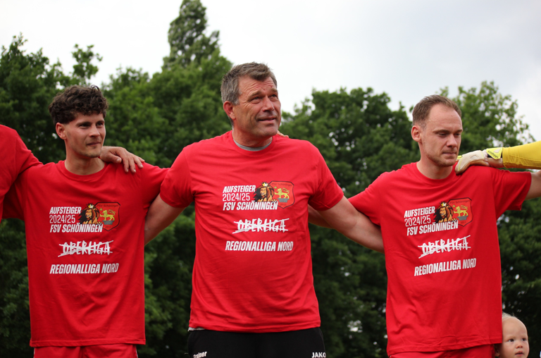 Christian Benbennek hat mit der FSV den Aufstieg in die Regionalliga Nord geschafft – und verlängert bei der FSV nun vorzeitig bis 2028, Foto: FSV