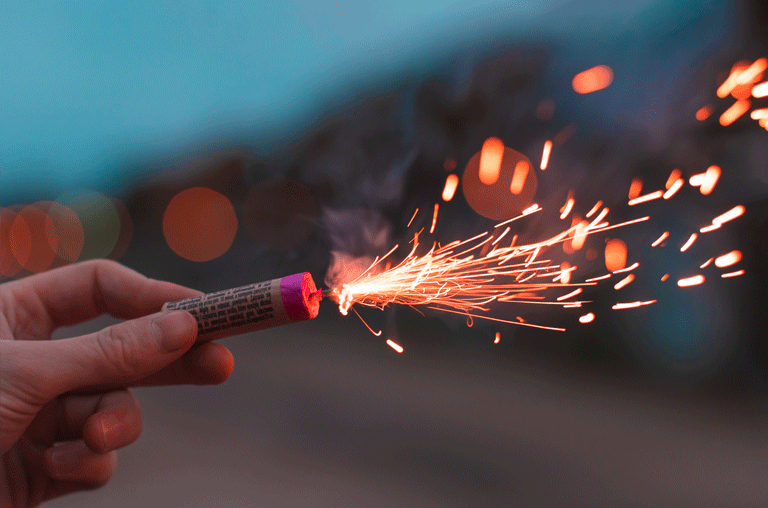 Ein geworfener Böller hat am Freitagmittag, den 6. März, in Wolfenbüttel eine Frau verletzt und einen Polizeieinsatz ausgelöst.
