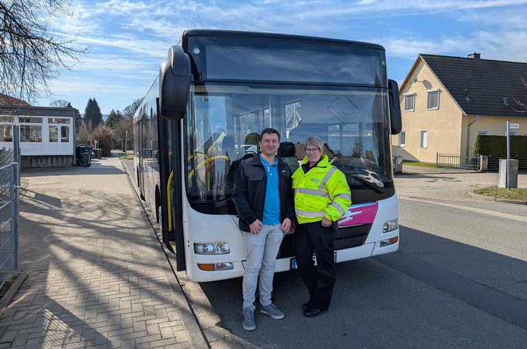 Sicher zur Schule und nach Hause kommen lernten die Schüler der Grundschule Dettum im Rahmen des Programms "Fit im Bus".