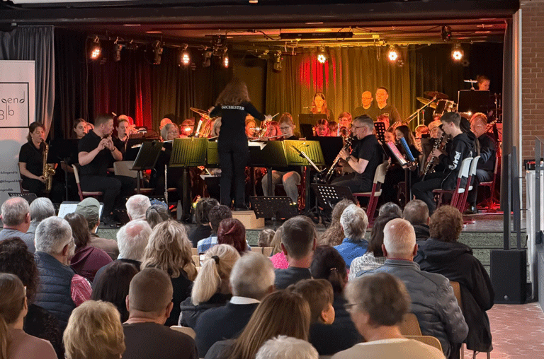 Ein musikalisches Gemeinschaftsprojekt hat mit einem Bläserkonzert am Gymnasium Anna-Sophianeum in Schöningen für Begeisterung gesorgt.