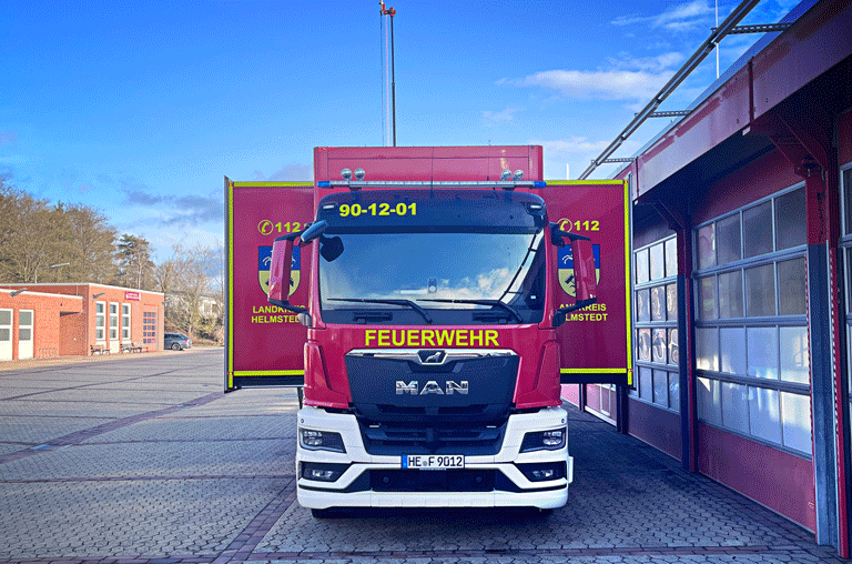 Der Kreis Helmstedt hat seine Einsatzkräfte mit moderner Technik verstärkt: Ein neuer Einsatzleitwagen steht für Kriseneinsätze bereit. 