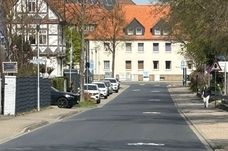 Fahrrad-Symbole sollen auf zwei Straßen in Wolfenbüttel künftig für mehr Sicherheit und Klarheit im Straßenverkehr sorgen.