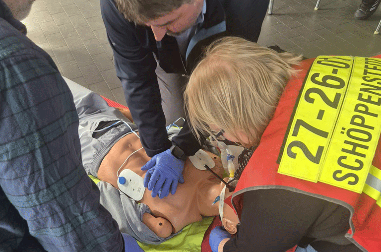 Im Gerätehaus der Freiwilligen Feuerwehr Schöppenstedt stand am 11. April 2026 alles im Zeichen der Notfallmedizin.