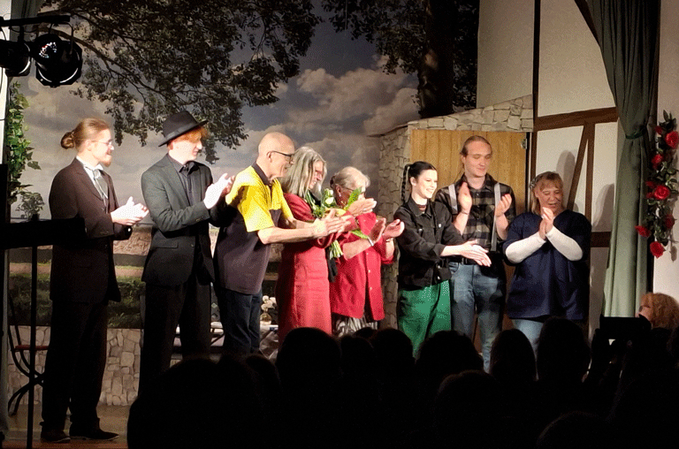 Mit Spielfreude, Engagement und viel Herzblut hat die Laientheatergruppe im SegensReich in Schöppenstedt erneut ihr Publikum begeistert.