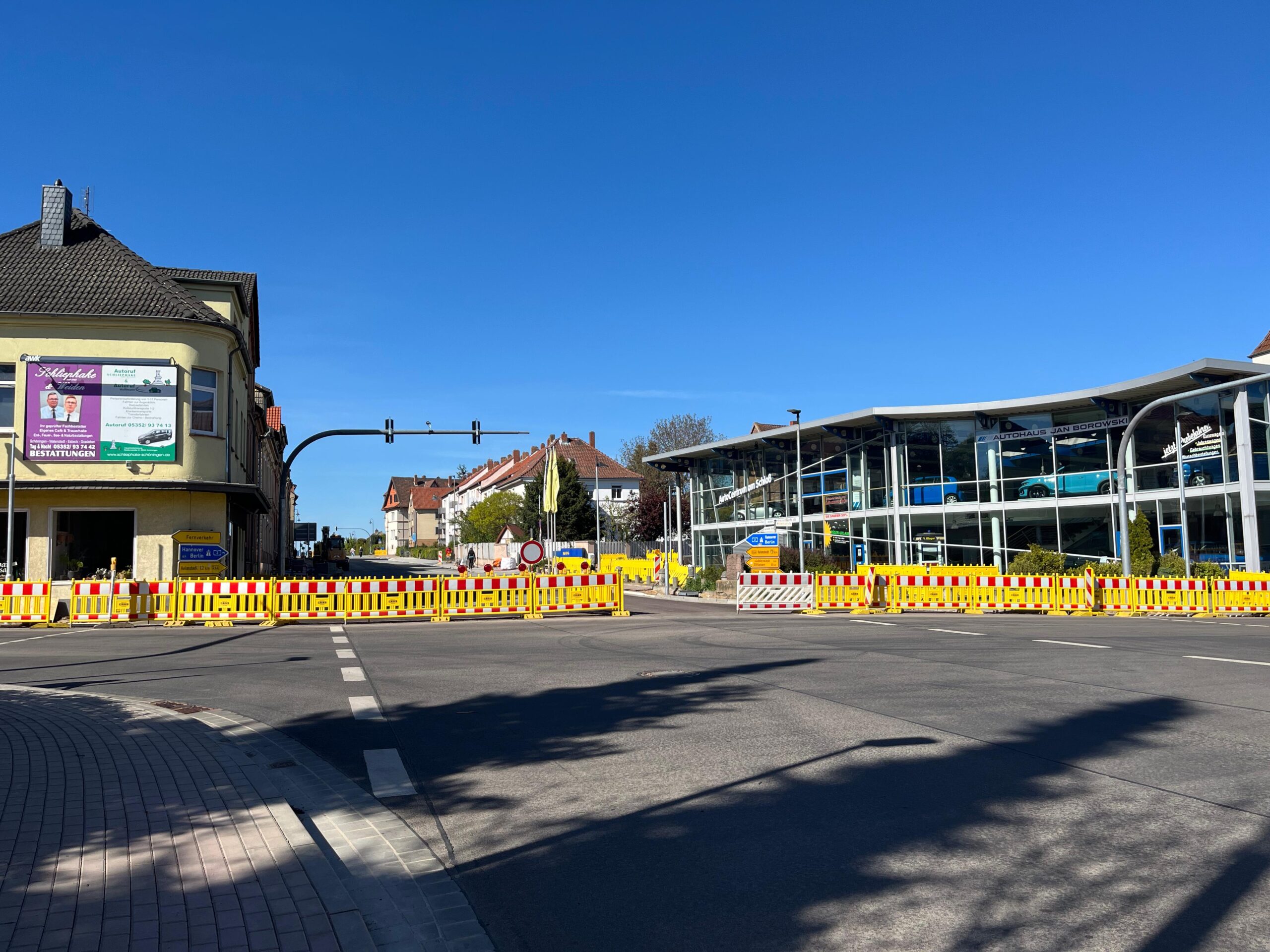 Eine Schülerin wurde bei einem Unfall an der Kreuzung der Helmstedter Straße in Schöningen verletzt und musste ins Krankenhaus.