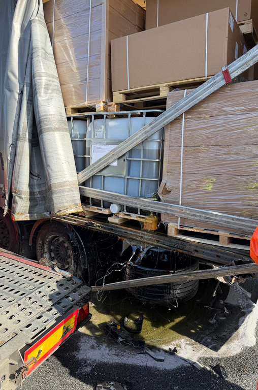 Vermeintlicher Gefahrguteinsatz der Feuerwehr Helmstedt auf der A2