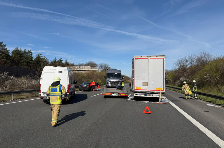 Vermeintlicher Gefahrguteinsatz der Feuerwehr Helmstedt auf der A2