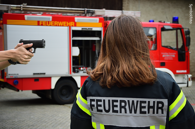 Mann bedroht Feuerwehr Braunschweig mit Pistole