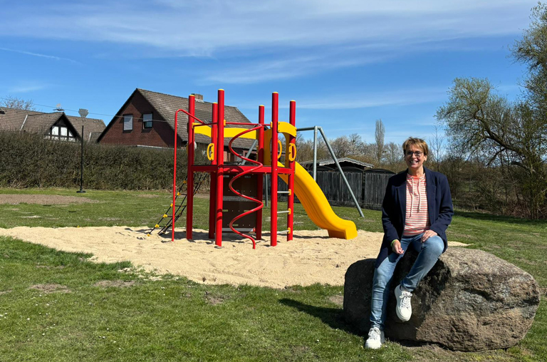 Neue Spielgeräte für Spielplätze in Schöppenstetd und Sambeleben