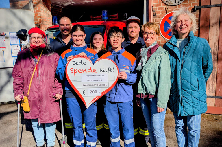 Wochenmarktgrille spenden an Jugendfeuerwehr Semmenstedt
