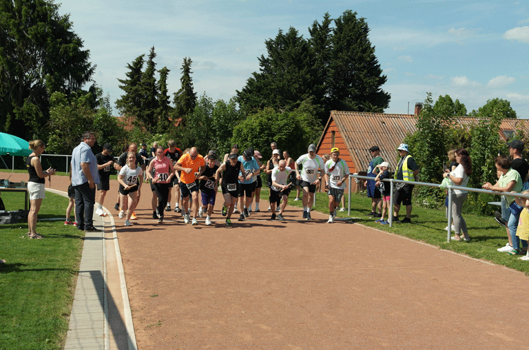 Bei bestem Laufwetter ist am Pfingstwochenende der 31. Lauf rund um den Heeseberg über die Bühne gegangen.