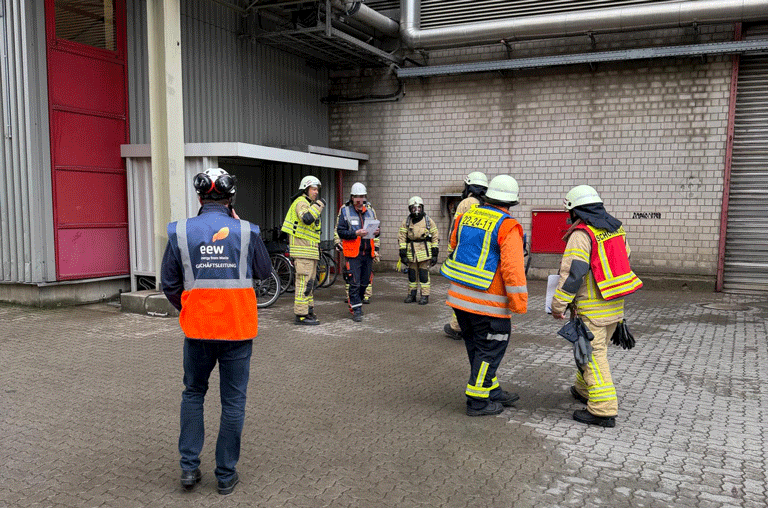Ein Brandalarm hat am Mittwochmorgen einen größeren Feuerwehreinsatz in der Müllverbrennungsanlage Büddenstedt ausgelöst. 