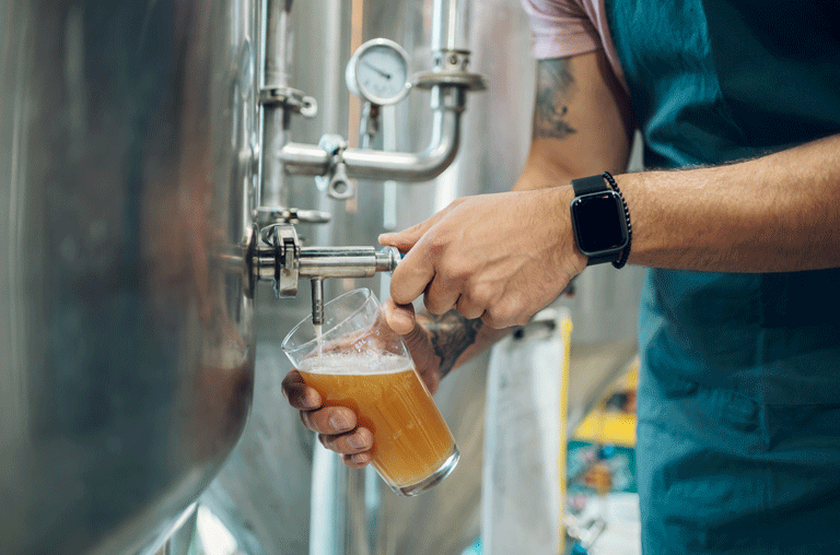 Die Hofbrauhaus Wolters GmbH reagiert auf den anhaltenden Druck in der deutschen Brauereibranche mit einem tiefgreifenden Strategiewechsel.