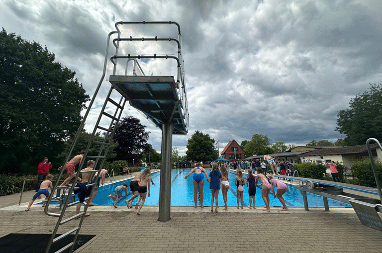 Das Freibad Dettum startet in diesem Jahr mit besonderer Bedeutung in die Saison. Dieses Jahr feiert das Bad seinen 70. Geburtstag.