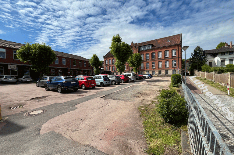 Autofahrer und Besucher des Parkplatzes am Jugendamt in Helmstedt müssen sich ab Juli auf längere Einschränkungen einstellen.