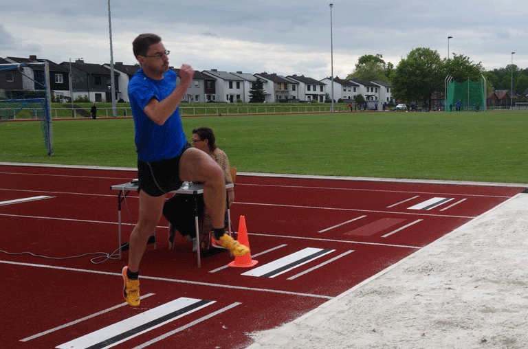 Bei den erstmals in Velpke ausgetragenen Leichtathletik-Kreismeisterschaften zeigten zahlreiche Athleten starke Leistungen.