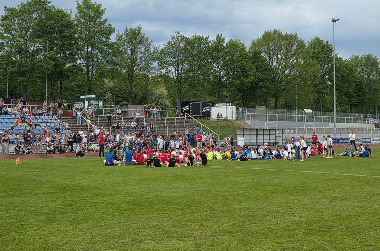 Der MTV Schöningen richtete Anfang Mai 2026 im Elmstadion der Stadt zum 11. Mal ein Kinder– und Jugendsportfest aus.