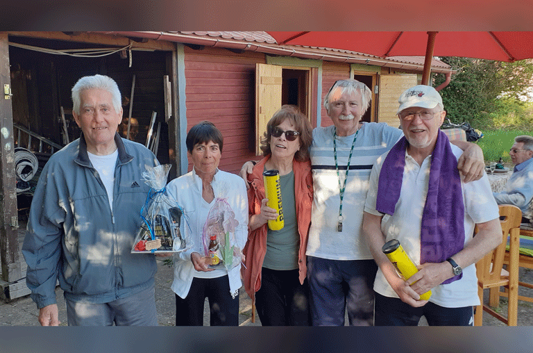 Beim Tennisclub Gold-Weiß in Königslutter ist die Freiluftsaison eröffnet. Nach den Wintermonaten wurde auf der Anlage gearbeitet.