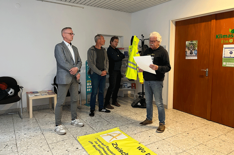 Die Asse-Aktivisten und AufpASSEn e. V. haben offiziell einen Vertragsentwurf an Samtgemeindebürgermeister Dirk Neumann (parteilos) übergeben.
