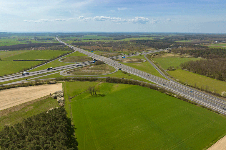 Der Bund fördert die Entwicklung des geplanten Industrie- und Gewerbegebietes am Autobahnkreuz A2/A39 mit mehreren Million Euro.