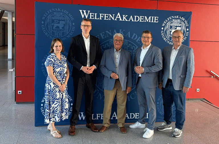 Bei der WelfenAkademie steht jemand neues an der Spitze. Zum 31. Mai verabschiedete die Bildungseinrichtung ihren bisherigen Geschäftsführer.