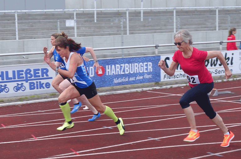 Bei den Bezirksmeisterschaften Lauf 1 kämpften Athleten aus 29 Vereinen in Schöningen um Titel und Medaillen.