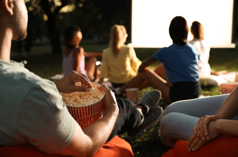 Der historische Marktplatz in Helmstedt verwandelt sich am Samstag, 20. Juni, erneut in ein großes Freiluftkino.
