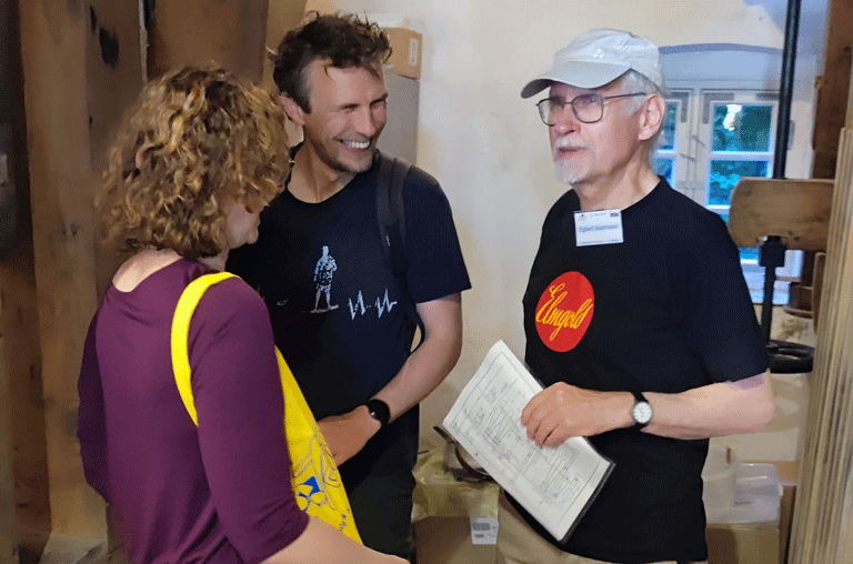 Mit einer Mühlenandacht und mehreren tausend Besuchern ist der Deutsche Mühlentag an der Mühle Liesebach in Räbke zu einem Erfolg geworden.