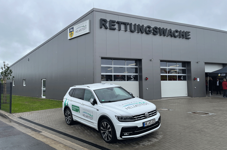 Nach rund eineinhalb Jahren Bauzeit ist die neue Rettungswache in Helmstedt offiziell eingeweiht worden.