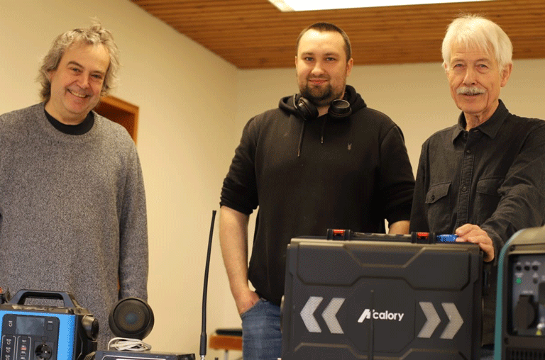 Den Telekommunikationsstand während des Notfallvorsorgetags "Schöppenstedt packt an" betreut das Team des Repair-Cafés.