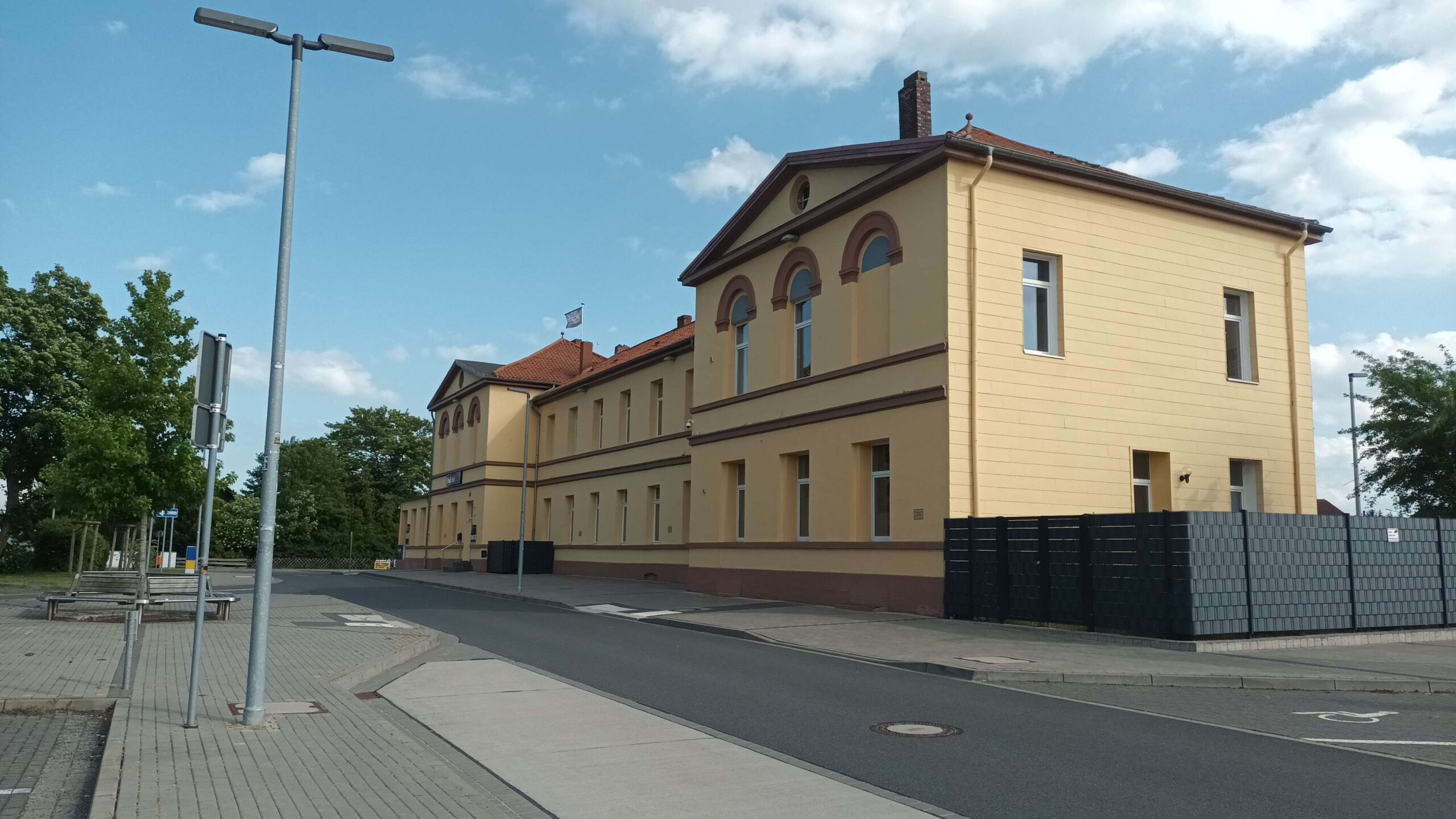 Ein Fehlalarm im Bahnhofsgebäude hat am Mittwochabend, den 1. Juli, in Schöppenstedt hat einen Feuerwehreinsatz ausgelöst.