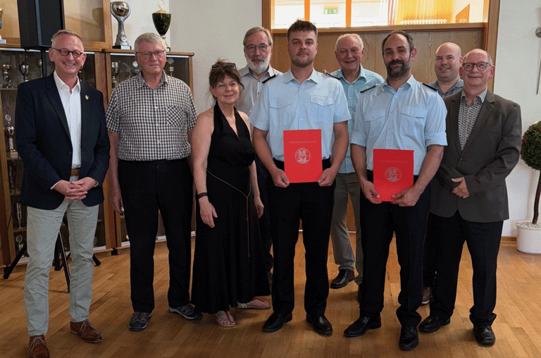 Mehrere Feuerwehrkameraden wurden auf der aktuellsten Sitzung des Samtgemeinderates Elm-Asse zu Ehrenbeamten ernannt.