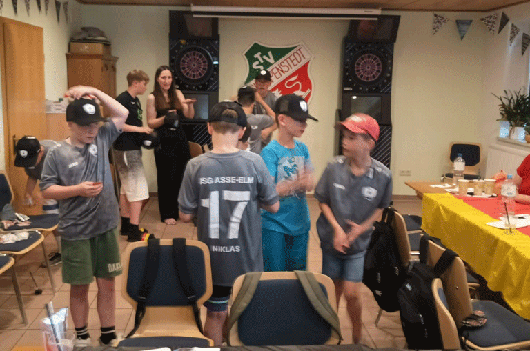 Trotz der hochsommerlichen Hitze herrschte beim Saisonabschluss der E-Jugend des JSG Asse-Elm beste Stimmung.