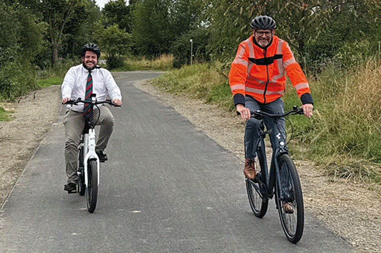 Die Stadt hat den Ausbau eines rund 150 Meter langen Radwegs im Bereich der Autobahn bei Fümmelse abgeschlossen.