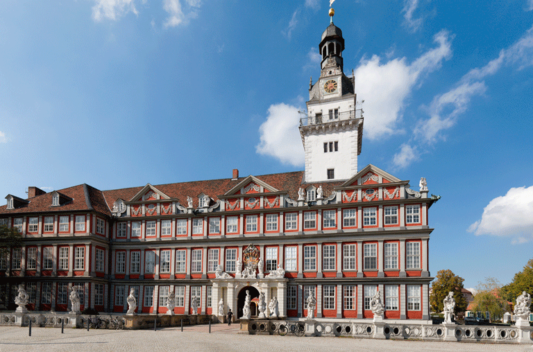 Autofahrer und Fahrgäste des öffentlichen Nahverkehrs müssen sich auf Einschränkungen am Schlossplatzes in Wolfenbüttel einstellen.