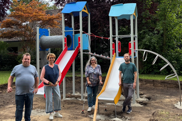 Der Spielplatz am Fallsteinweg ist wieder um eine Attraktion reicher. Ein altes, abgebautes Spielgerät wurde durch ein neues ersetzt.