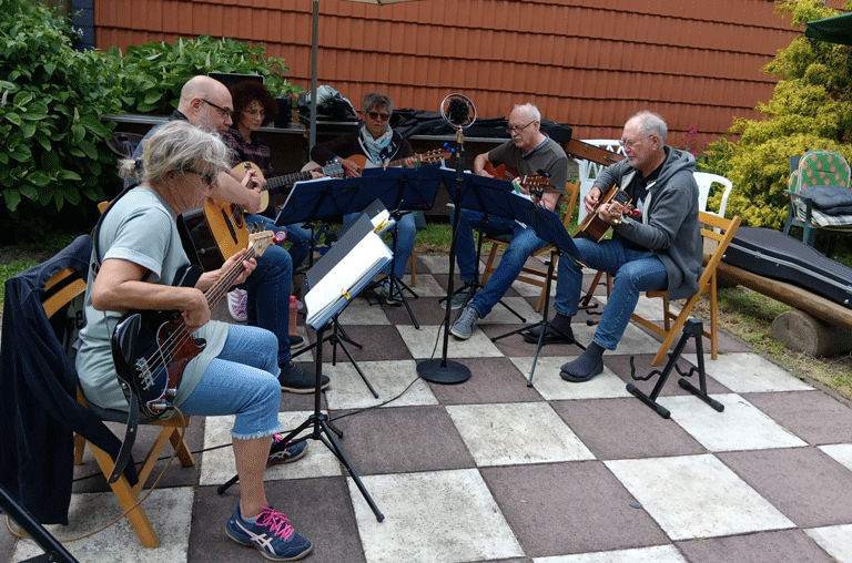 Der Seniorenspielplatz in Schöningen öffnete im Juni seine Tore und lockte zahlreiche Besucher mit einem abwechslungsreichen Programm.