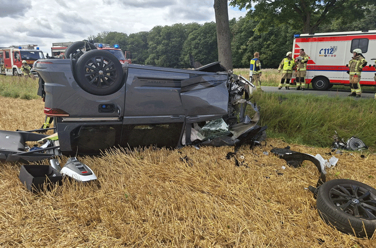 Ein automatischer Notruf hat am 27. Juli einen Großeinsatz der Feuerwehr auf der Straße zwischen Essenrode und Wendhausen ausgelöst.