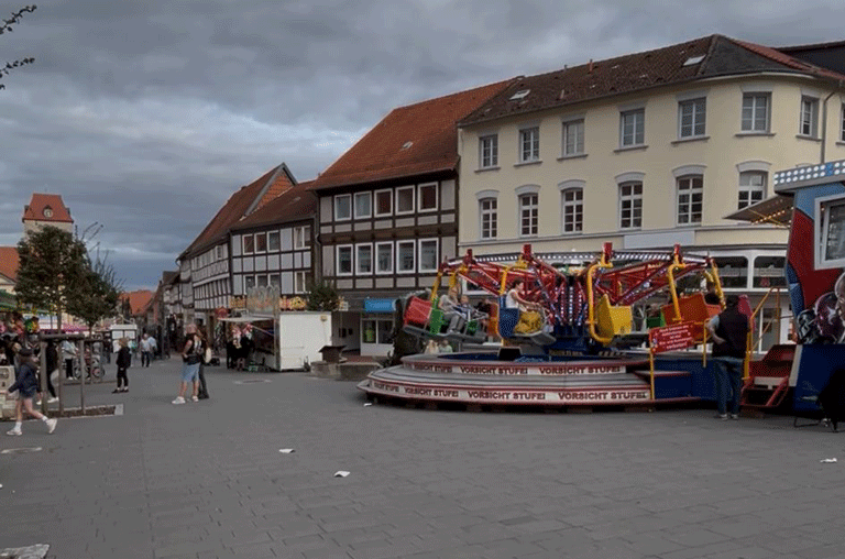 Drei Tage lang wurde die Schöninger Innenstadt beim 51. Schöninger Altstadtfest mit Live-Musik, Essen und Fahrgeschäften zur Festmeile.