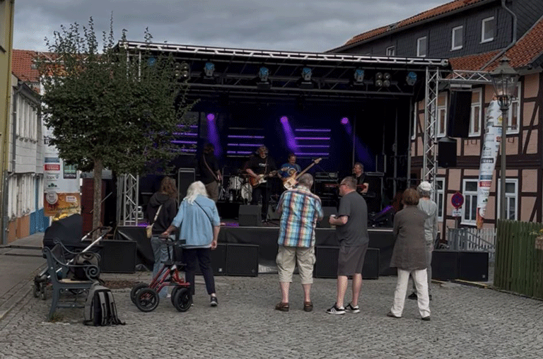 Drei Tage lang wurde die Schöninger Innenstadt beim 51. Schöninger Altstadtfest mit Live-Musik, Essen und Fahrgeschäften zur Festmeile.