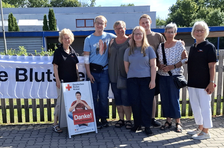 Die Blutspendeaktion des DRK-Ortsvereins Schöppenstedt ist auf große Resonanz gestoßen. Über 100 Menschen kamen.
