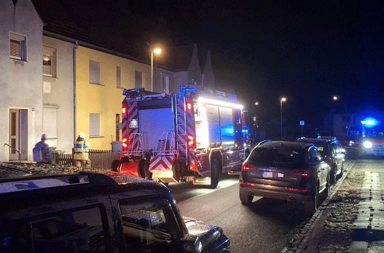 Zu einem Feuer in der Feldstraße in Helmstedt ist die Ortsfeuerwehr Helmstedt am Freitagmorgen, den 28. August 2026, ausgerückt.