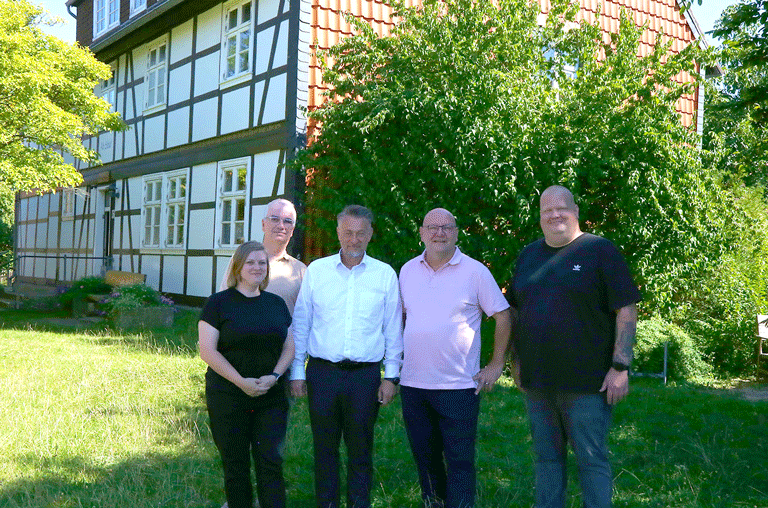 Das Fümmelser Weinfest kann wie geplant stattfinden. Am Samstag, den 5. September 2026, wird rund um die Alte Schule wieder gefeiert.