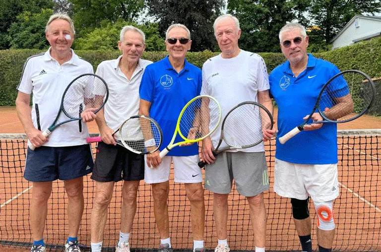 Die Tennis-Herren 70 des Helmstedter TV haben den vorzeitigen Aufstieg in die Oberliga des Tennisverbandes Niedersachsen-Bremen gemeistert.